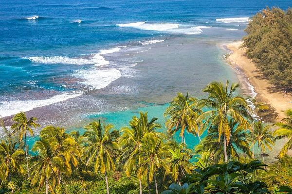 Hawaii-Kauai-shoreline along the Na Pali Coast State Wilderness Park